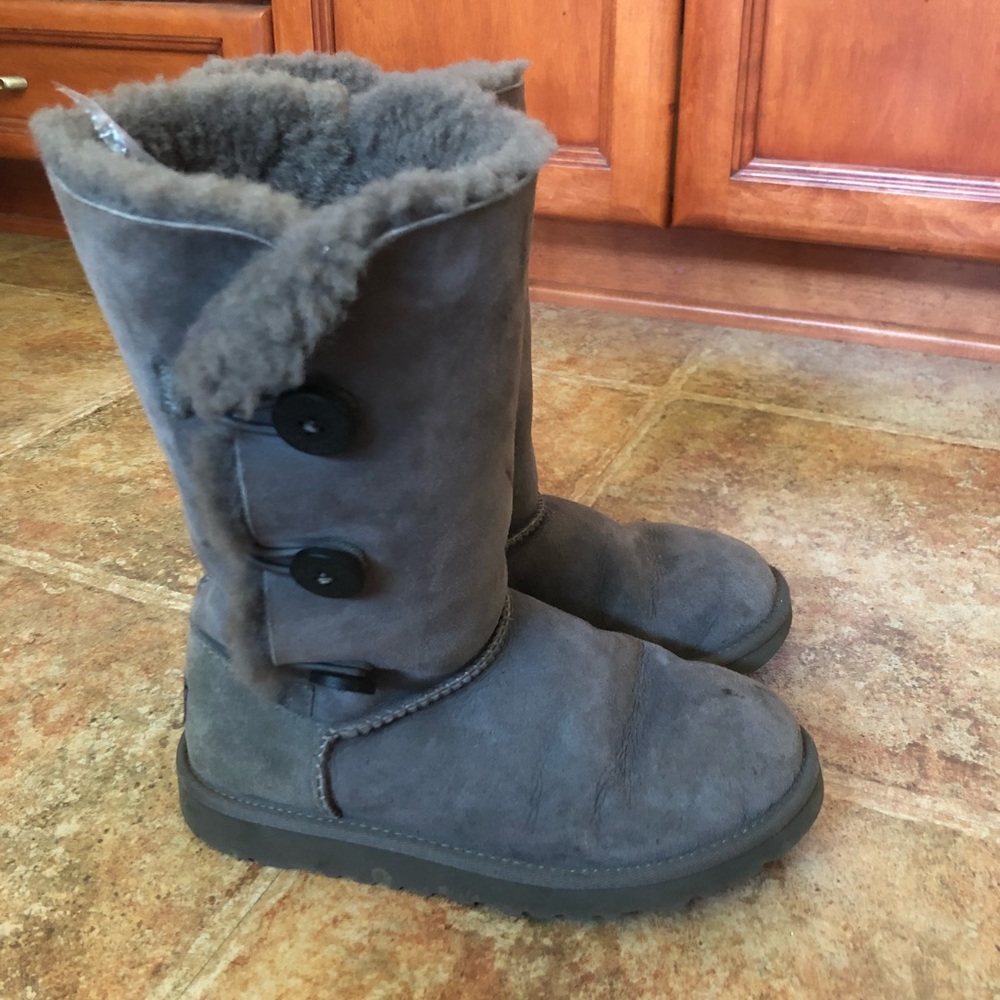 Bailey button Triplet Uggs